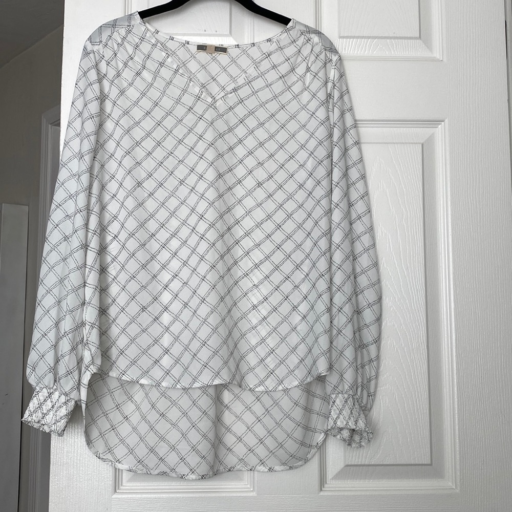 Pleione Medium Black and White Top